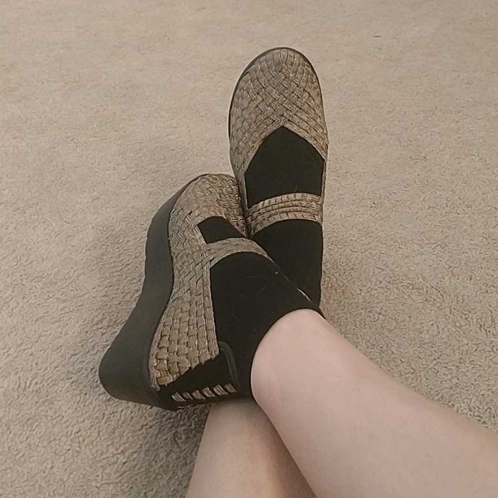 Steven Madden Gold Stretch Wedge Shoe